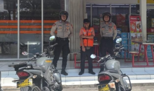 Humanis Pasukan Patroli Roda 2 Samapta Polres Ciamis Beri Imbauan ke Warga di Kantor Pos Humanis Pasukan Patroli Roda 2 Samapta Polres Ciamis Beri Imbauan ke Warga di Kantor Pos