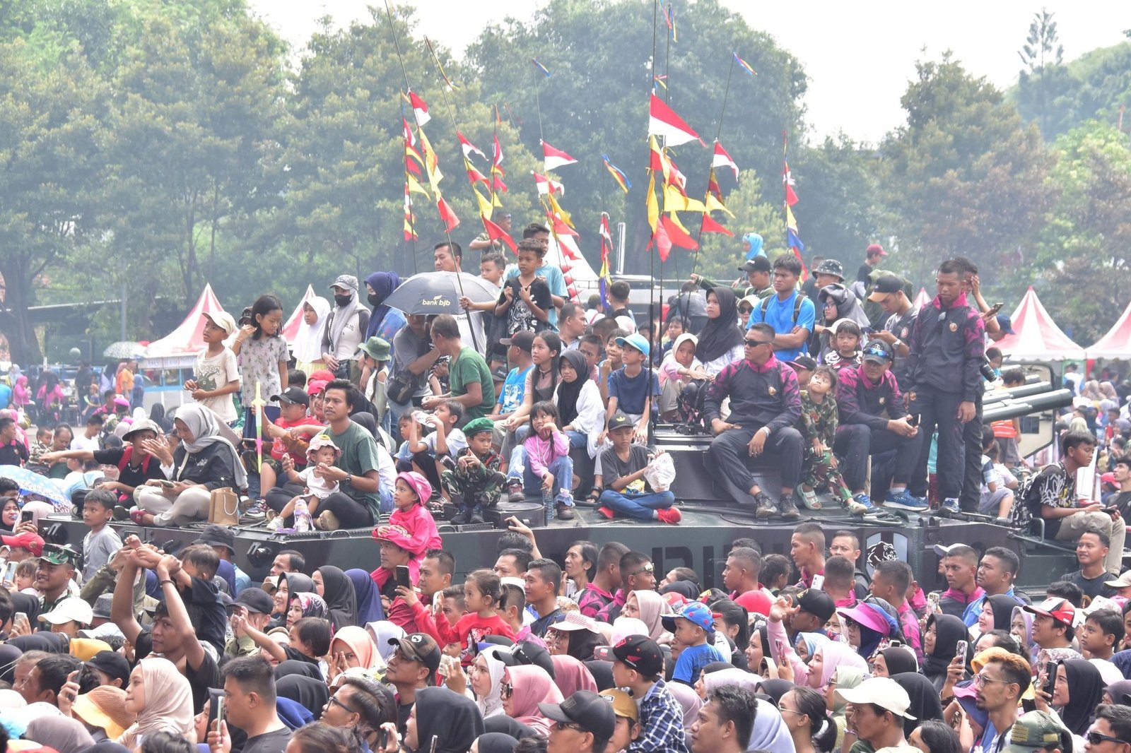 MARINIR _EXPO_ GAMBARKAN KEDEKATAN MASYARAKAT DAN KORPS MARINIR.