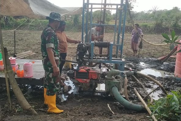 Pasi Ter Kodim 1425/Jeneponto Tinjau Progres Pembuatan Sumur Bor Untuk Lahan Pertanian