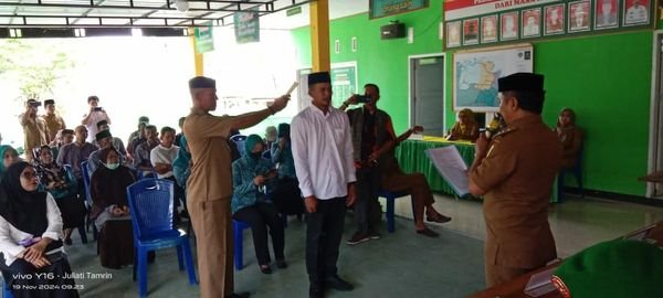 Babinsa Saukang Hadiri Pelantikan Perangkat Desa untuk Dukung Kemajuan Desa