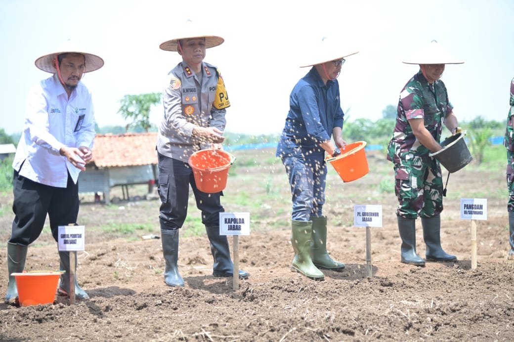 Kapolda Jabar Mengikuti Launching Gugus Tugas Polri Dalam Rangka Dukung Ketahanan Pangan Nasional