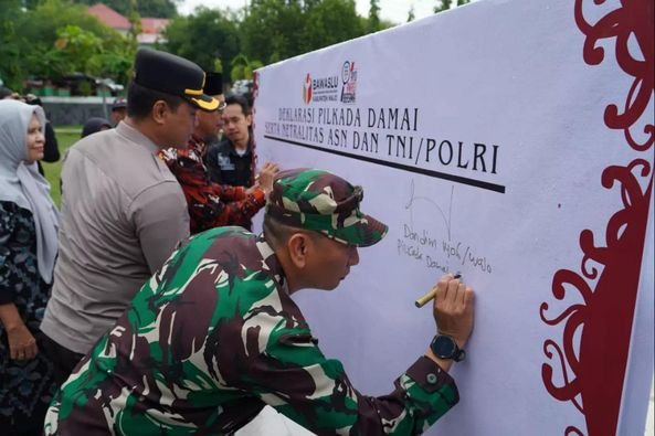 Dandim 1406/Wajo Hadiri Apel Siaga Pengawasan Dan Deklarasi Netralitas ASN Dan TNI/Polri Pilkada Serentak 2024 Kabupaten Wajo