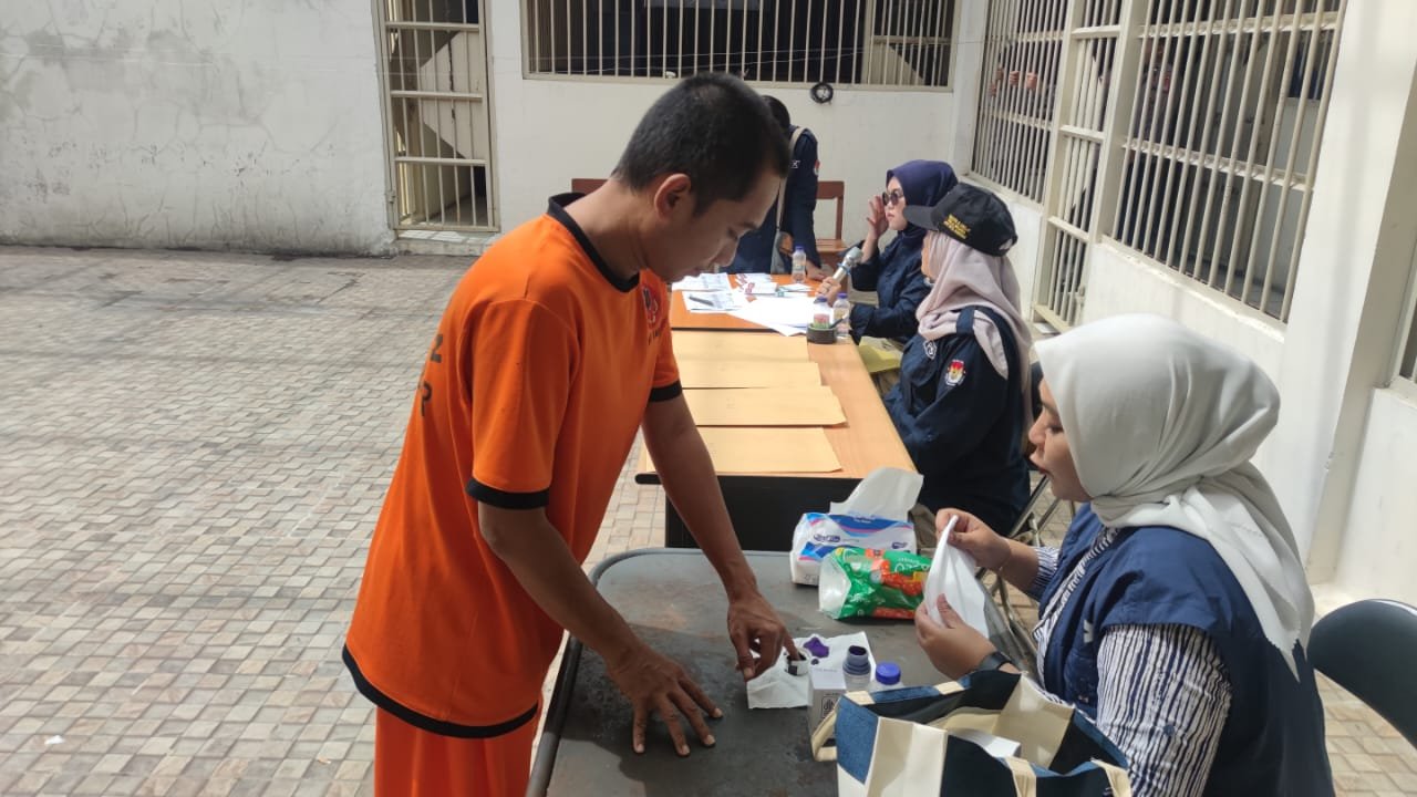 PEMUNGUTAN SUARA PILKADA 2024 DI RUTAN MAPOLDA JABAR BERLANGSUNG AMAN DAN LANCAR