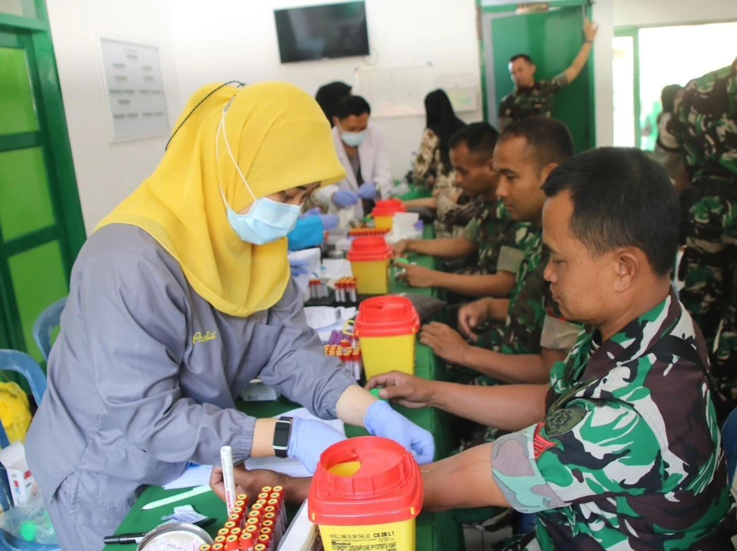 Yonif 330 Kostrad  Gelar Posbindu dan Pemeriksaan Kesehatan Bersama Laboratorium Prodia