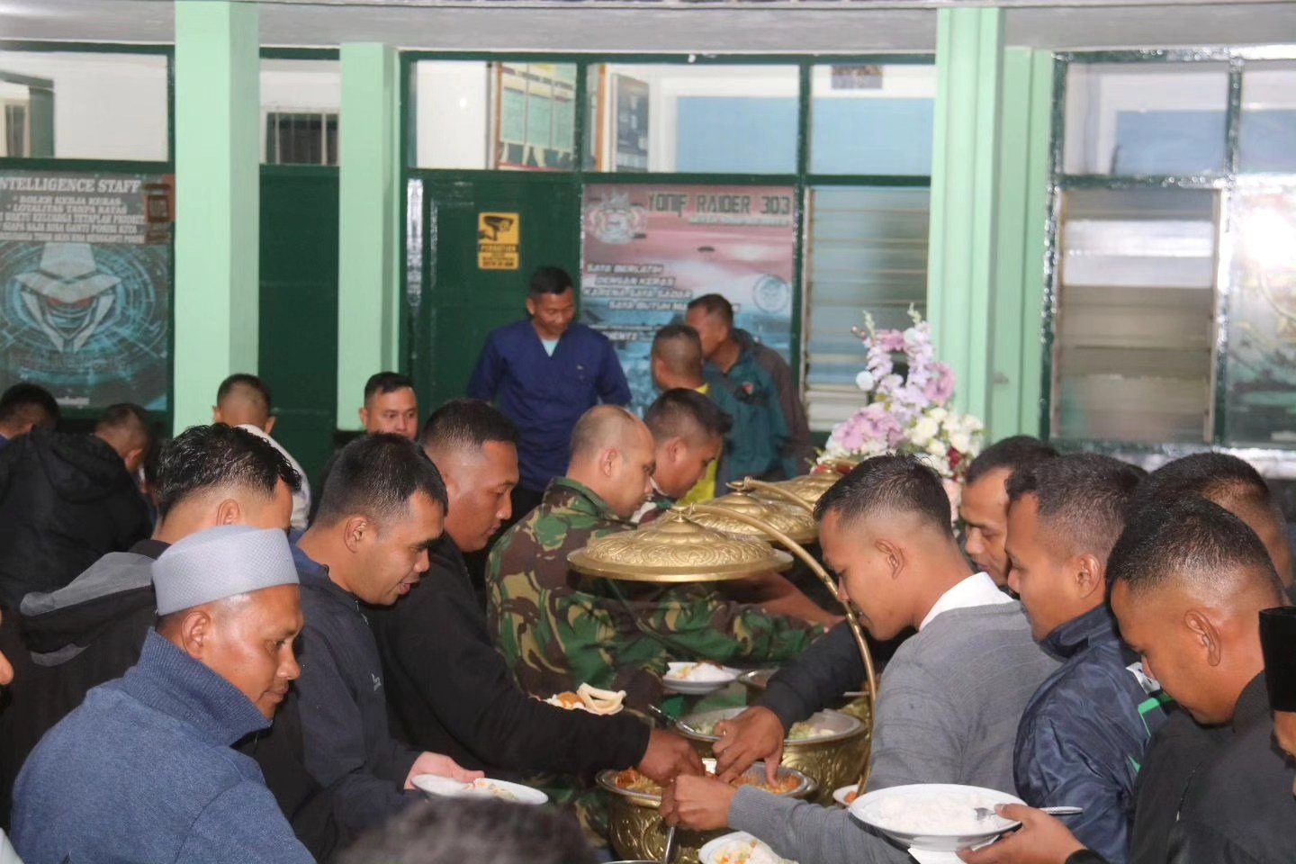 Yonif 303 Kostrad Gelar Syukuran Kenaikan Pangkat dan Berbagi Tali Asih dengan Anak Yatim