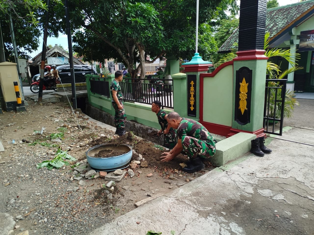 Usai Apel Pagi Danramil 01/Blora Pimpin Giat Pembenahan Pangkalan