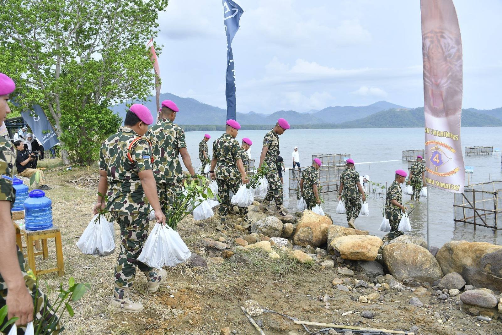 Jelang HUT ke-79 Th Korps Marinir Brigif 4 Mar/BS Bersama MNC Peduli dan Golden Tulip Tanam Ribuan Mangrove
