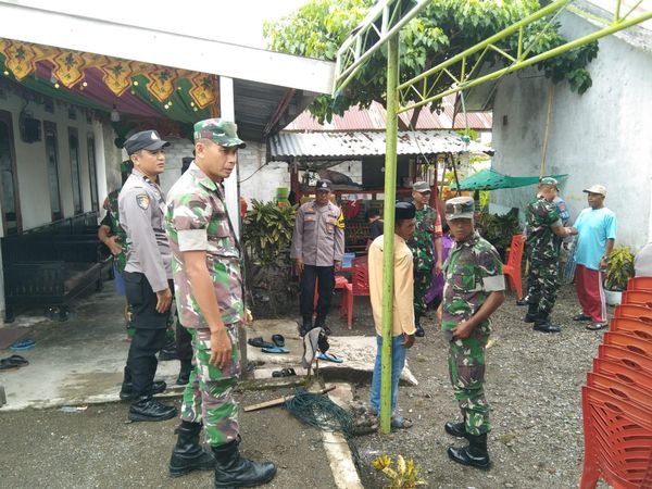 Jelang Pilkada 2024 Babinsa Kodim Pasangkayu  dan Polsek Bambalamotu Gelar Patroli Gabungan untuk Jaga Keamanan