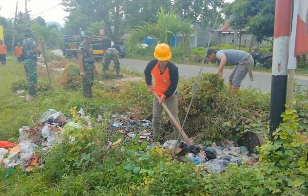 Kodim 1402/Polewali Mandar Dan Warga Gelar Karya Bakti, Sasar Pasar Matakali Polewali Mandar