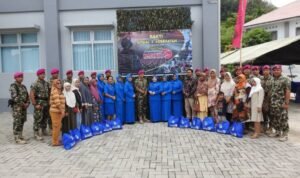 Bakti Sosial dan Bakti Kesehatan Prajurit Yonmarhanlan II Peringati HUT Ke-79 Korps Marinir Bakti Sosial dan Bakti Kesehatan Prajurit Yonmarhanlan II Peringati HUT Ke-79 Korps Marinir