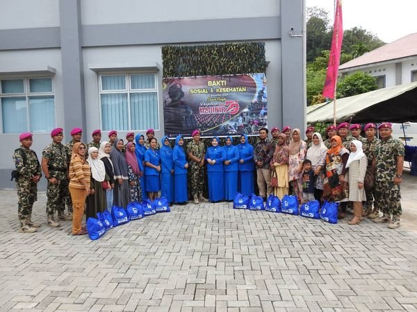 Bakti Sosial dan Bakti Kesehatan Prajurit Yonmarhanlan II Peringati HUT Ke-79 Korps Marinir