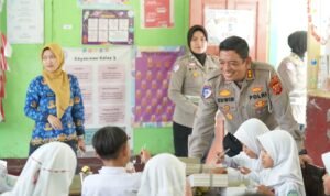 Polda Jabar Gelar Program Makan Siang Bergizi Untuk Siswa Siswi Sekolah Dasar di Kab. Sumedang