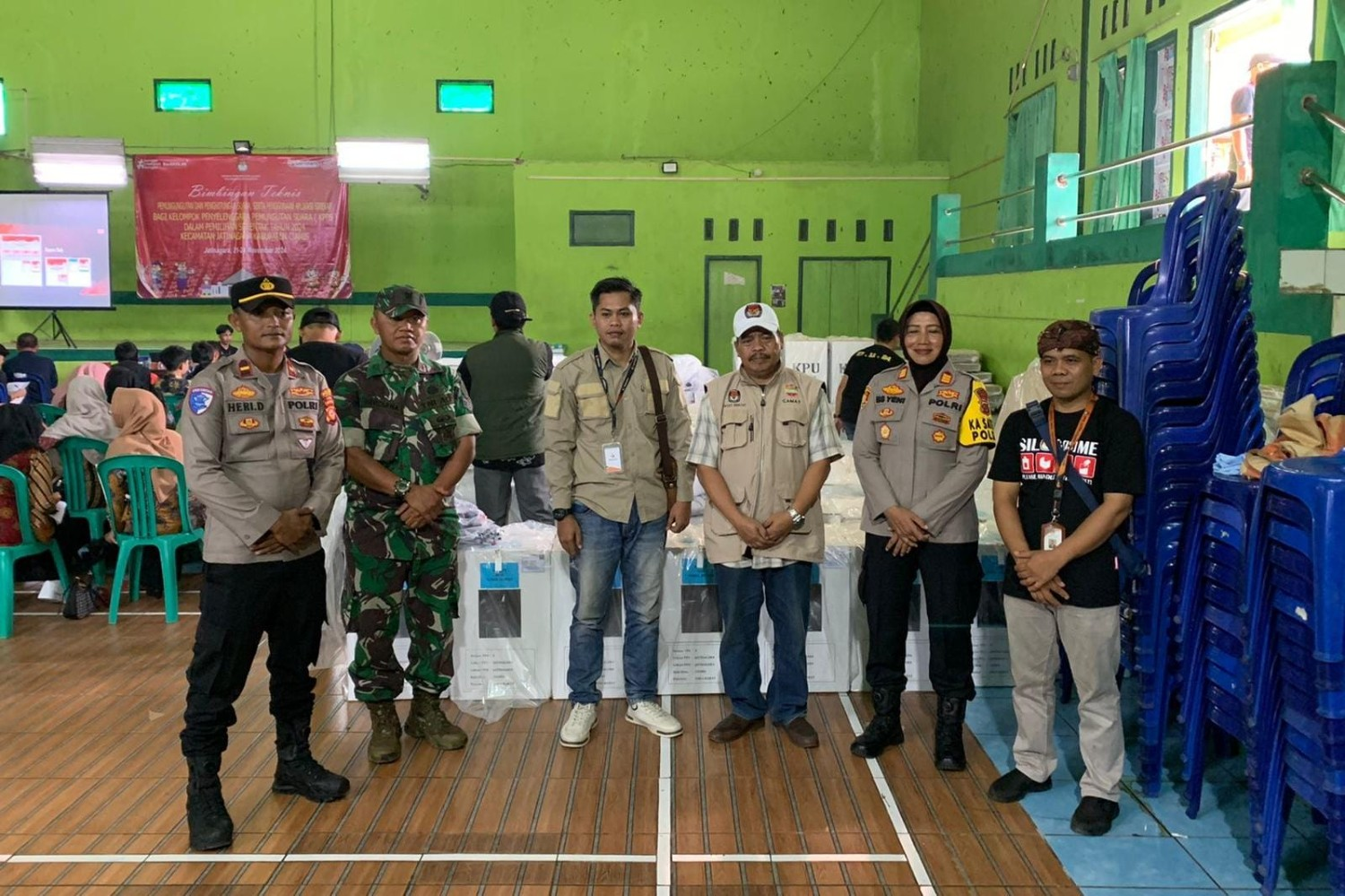 Polsek Kawali Polres Ciamis Amankan Gudang Logistik di PPK Jatinagara Jelang Pencoblosan