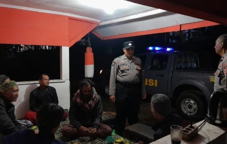 Antisipasi Gangguan Kamtibmas Polsek Rancah Polres Ciamis Patroli Kamtibmas di Malam Hari