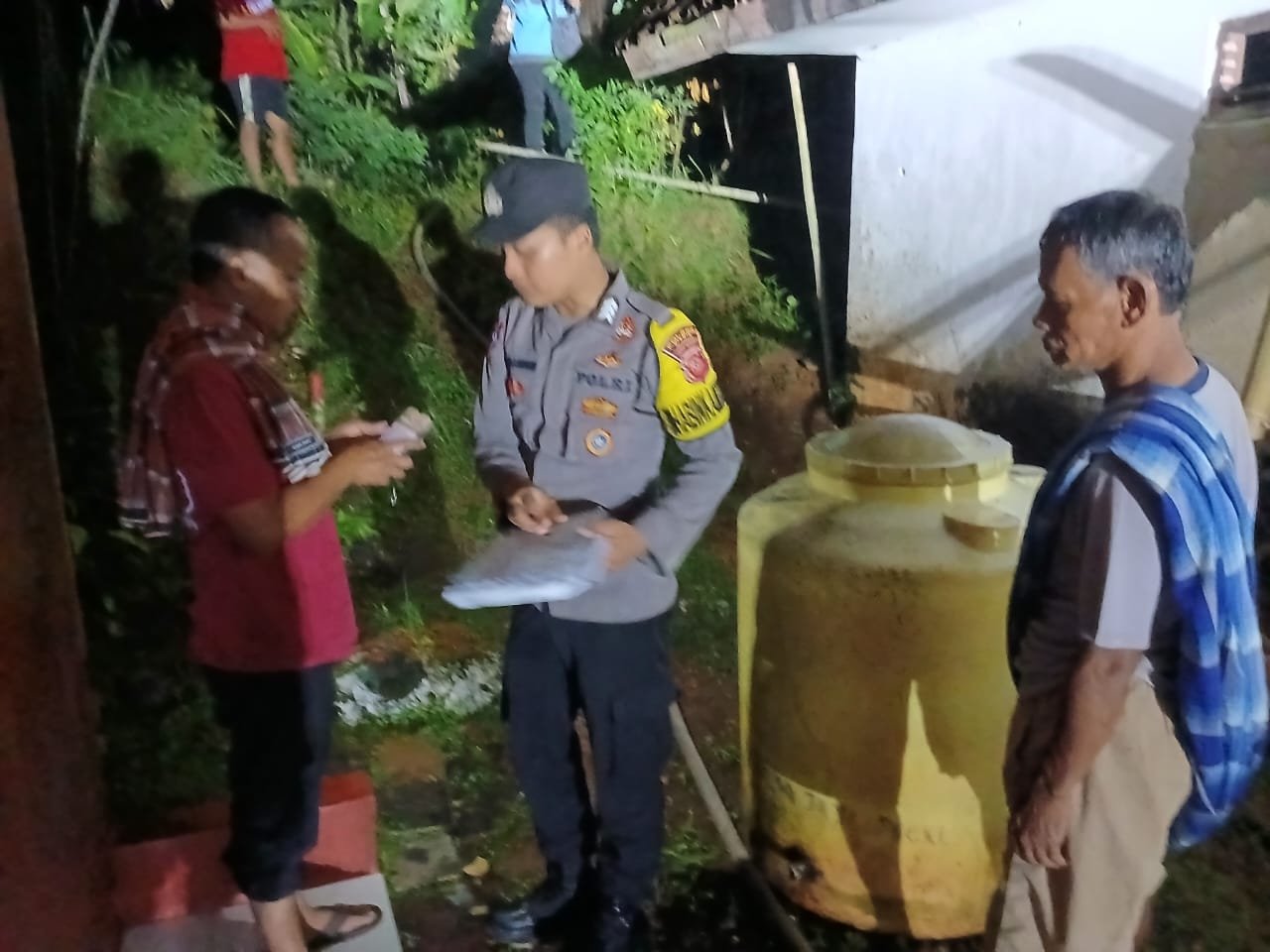 Polsek Ciamis Polres Ciamis Datangi TKP Kebakaran Rumah di Desa Sukajadi