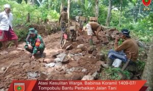 Atasi Kesulitan Warga Babinsa Koramil 1409-07/Tompobulu Bantu Perbaikan Jalan Tani