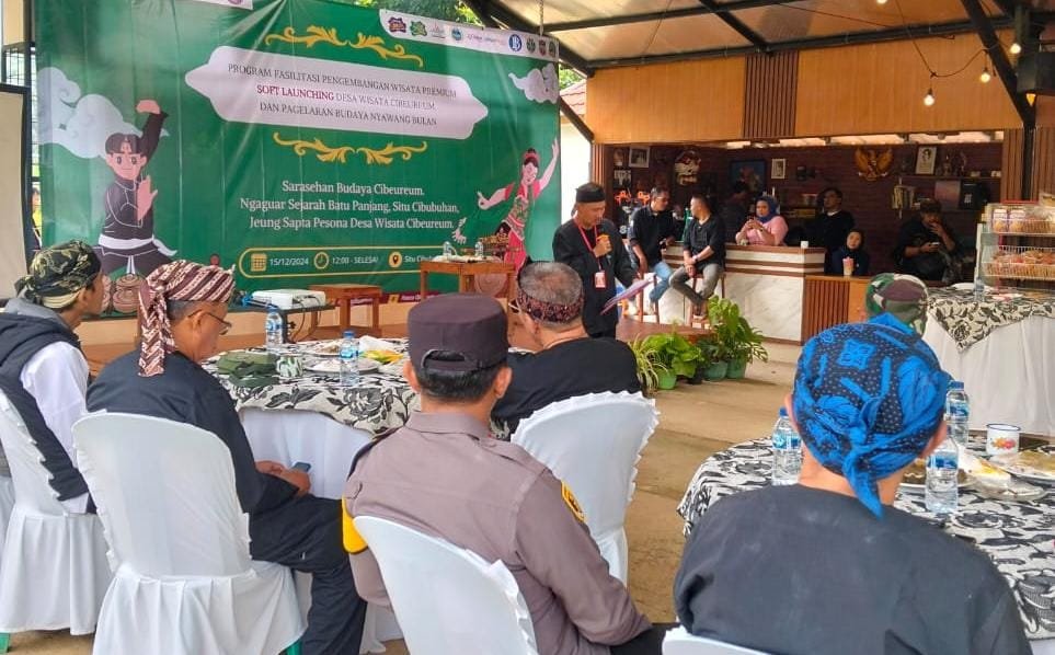 Polsek Panjalu Datang Beri Himbauan Kamtibmas Saat Soft Launching Desa Wisata Cibeureum