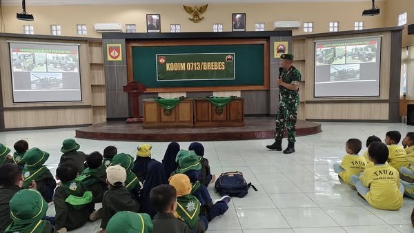 Wisata belajar lewat Outing Class Anak-anak TK dan Paud Berkunjung ke Kodim 0713/Brebes
