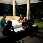 Perkuat Sinergitas Sat Samapta Polres Ciamis Beri Binluh ke Warga Lembur Heleut Saat Ngeronda Malam