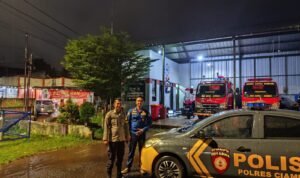 Berikan Rasa Aman Personel Polsek Kawali Polres Ciamis Patroli Dialogis di Malam Hari