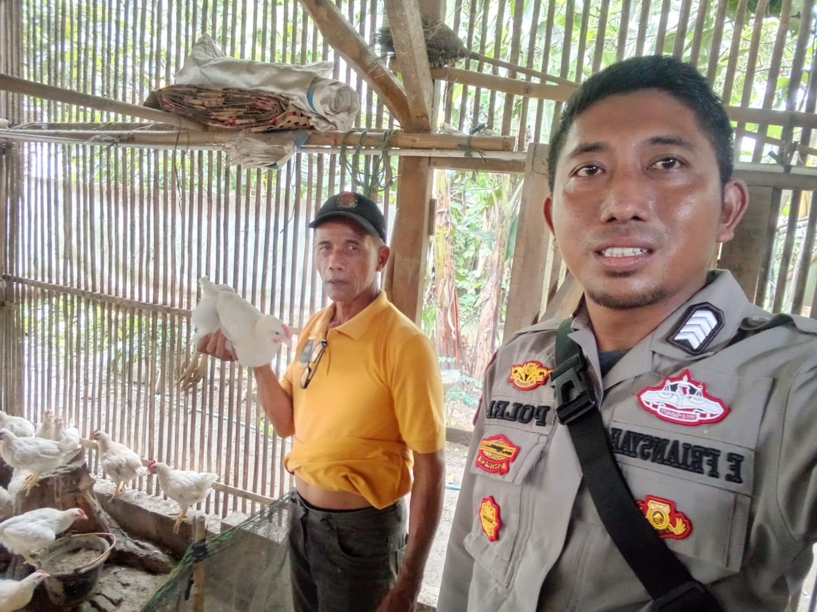 Dukung Asta Cita Presiden RI Polsek Lakbok Ajak Peternak Ayam Tambakreja Jaga HanPangan