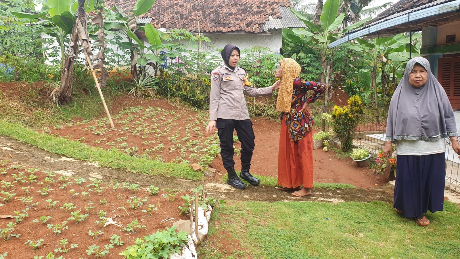 Bhabinkamtibmas Desa Pusakanagara Dorong Ketahanan Pangan melalui Program ASTA CITA