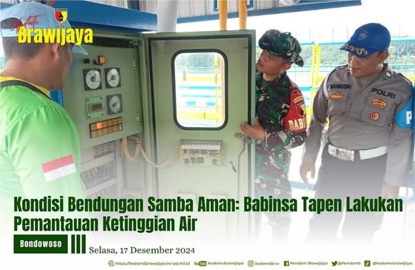 Babinsa Tapen Serka Lolok Sugianto melakukan pengecekan Tinggi Muka Air