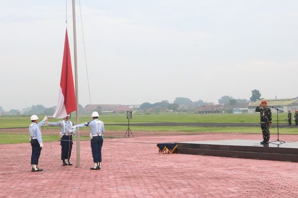 Asren Kopasgat Pimpin Upacara Bendera Mingguan Di Mako Kopasgat
