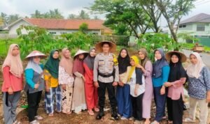 Dukung Asta Cita Presiden RI Polsek Cikoneng Ajak Warga Gegempalan Buat Lahan Produktif
