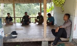 Cegah Gangguan Kamtibmas Polsek Cijeungjing Polres Ciamis Patroli ke Warga Bojongmengger