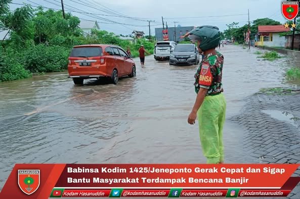 Babinsa Kodim 1425/Jeneponto Gerak Cepat dan Sigap Bantu Masyarakat Terdampak Bencana Banjir