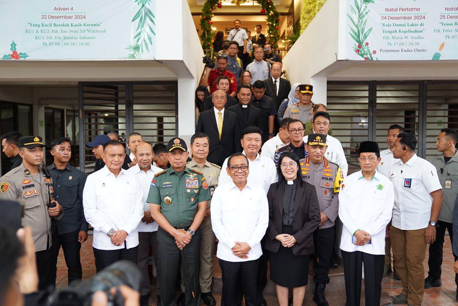 Panglima TNI Tinjau Pelaksanaan Misa Malam Natal di Gereja Katedral