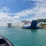 TNI AL Lantamal IV Evakuasi KMP Mulia Nusantara yang Terbakar di Perairan Telaga Punggur