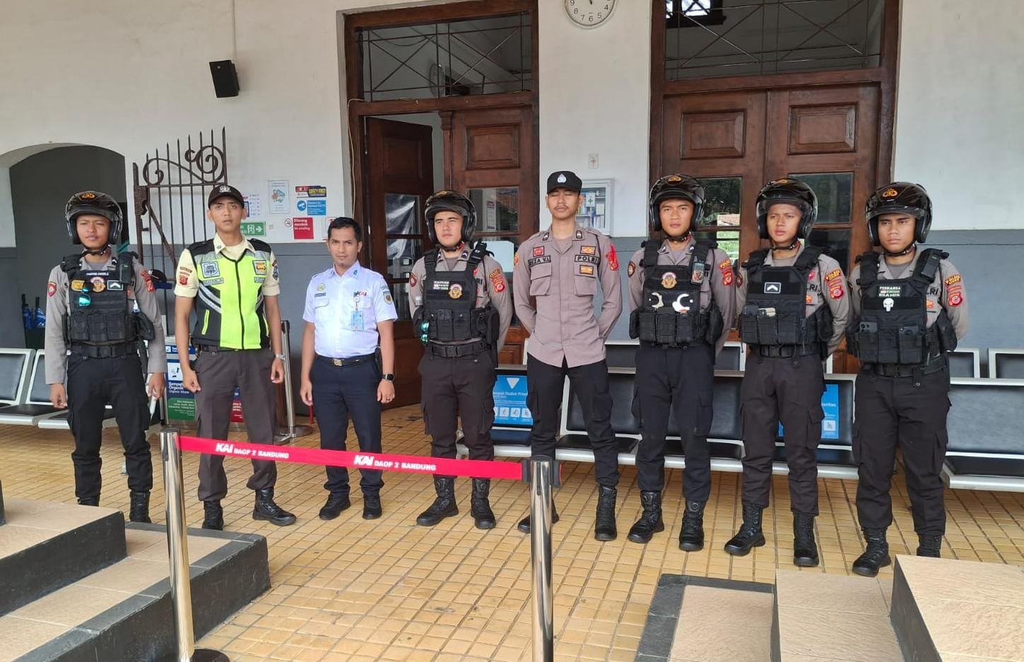 Patroli Dialogis Satgas Preventif Operasi Lilin Lodaya 2024 Pastikan Keamanan di Stasiun KAI Ciamis