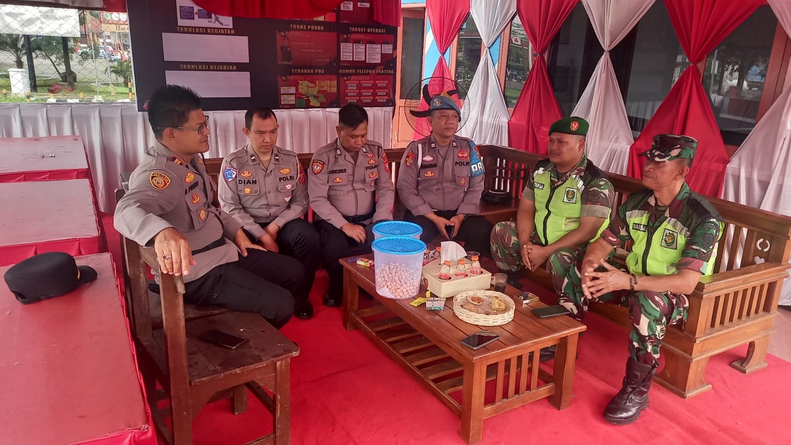 Personel Pos Pam Cihaurbeuti Sigap Amankan Wilayah dalam Ops Lilin Lodaya 2024