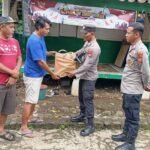 Polri Berikan Bantuan Peralatan Pos Kamling untuk Tingkatkan Keamanan Lingkungan