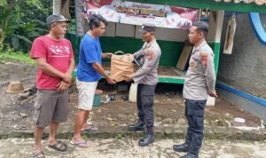 Polri Berikan Bantuan Peralatan Pos Kamling untuk Tingkatkan Keamanan Lingkungan