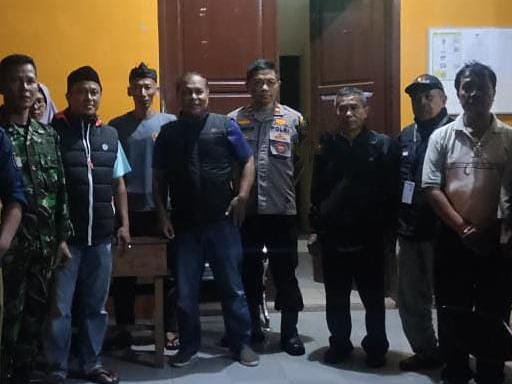 Ops Lilin 2024 Polsek Sukadana Patroli Dialogis Malam Berikan Kenyamanan Saat Malam Natal 2024