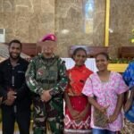 Rayakan Hari Natal Satgas Yonif 6 Marinir Hadiri Ibadah Natal di Kabupaten Yahukimo