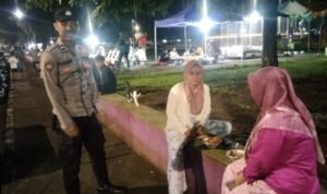 Petugas Pospam Kawali Polres Ciamis Ops Lilin Lodaya 2024 Patroli di Taman Surawisesa