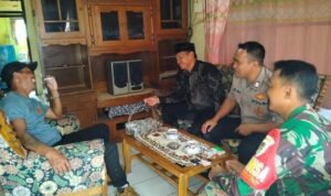 Soliditas TNI-Polri Polsek dan Koramil Panjalu Cooling System ke Warga di Desa Cibeureum