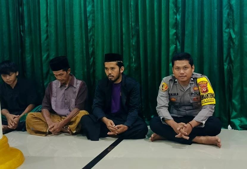 Polsek Cimaragas Polres Ciamis Hadiri Pengajian Minggon di Masjid Desa Beber