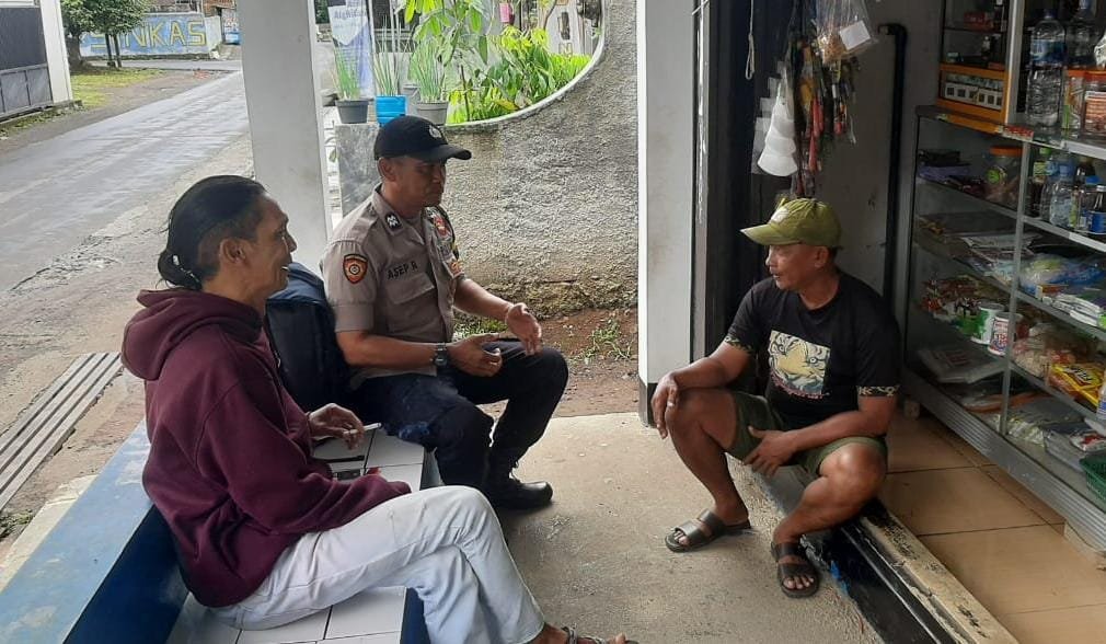 Cooling System Polsek Cikoneng Polres Ciamis Patroli Kamtibmas Bahaya TPPO ke Warga Gunungrasa