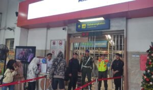 Pastikan Keamanan Di Stasiun Bandung Tetap Kondusif, Sat Brimob Polda Jabar Gencarkan Patroli