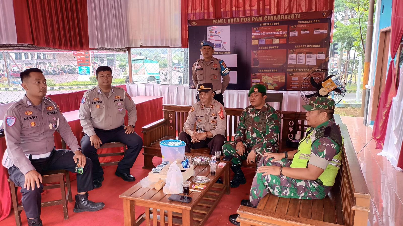 Cek Kesiapan Personel Ops Lilin Lodaya 2024, Kapolsek Cihaurbeuti Pimpin Apel Pagi di Pos PAM Cihaurbeuti