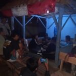 Humanis Polsek Cipaku Polres Ciamis Patroli Dialogis ke Pemukiman Warga Saat Malam Hari
