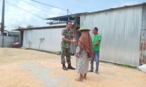 Babinsa Koramil 11/Jati Komsos Dengan Warga Desa Binaan