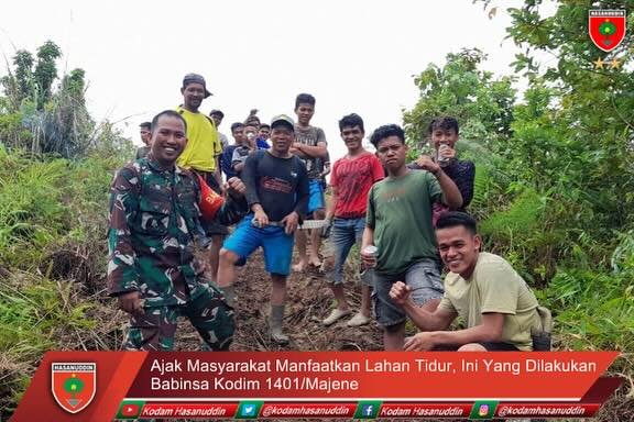 Ajak Masyarakat Manfaatkan Lahan Tidur Ini Yang Dilakukan Babinsa Kodim 1401/Majene