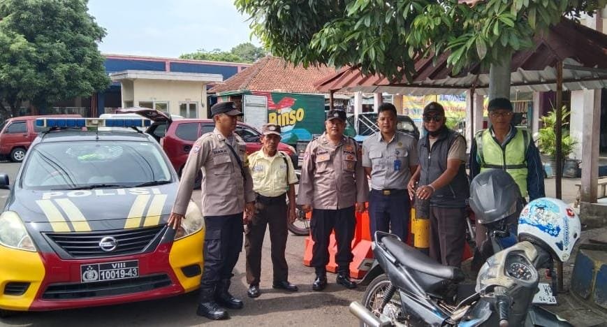 Cipkon Bahaya Kriminalitas Polsek Kawali Polres Ciamis Sampaikan Binluh ke Satpam Pasar Galuh
