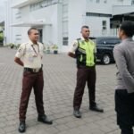 Perkuat Sinergitas Polsek Cikoneng Datangi Satpam PT. Nusa Niaga Abadi Beri Imbauan Kamtibmas Perkuat Sinergitas Polsek Cikoneng Datangi Satpam PT. Nusa Niaga Abadi Beri Imbauan Kamtibmas